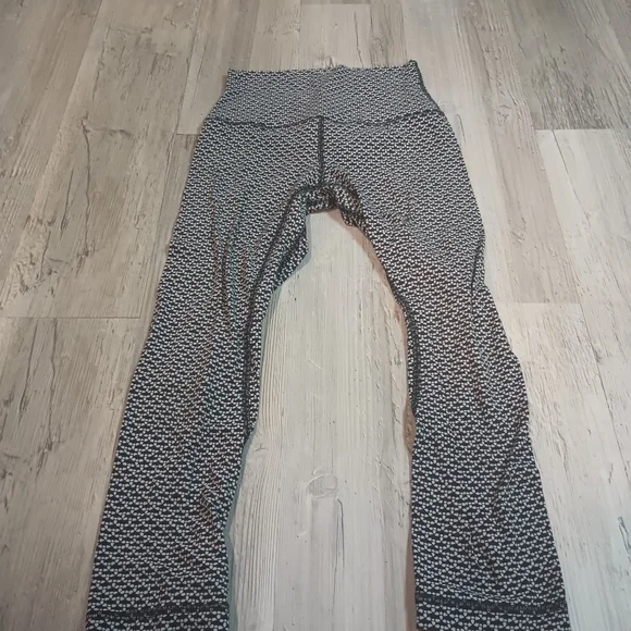 Lululemon Crop - Picture 2 of 6